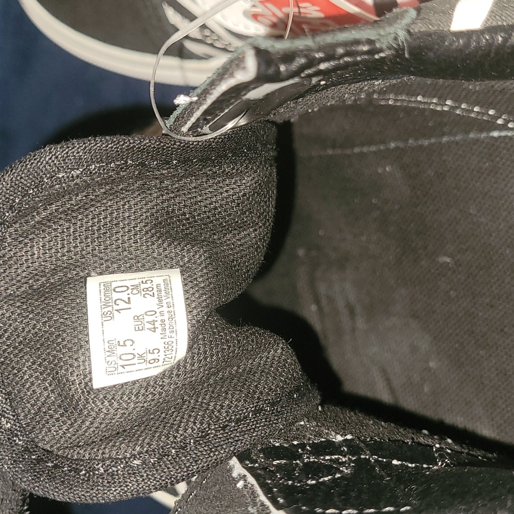 New Vans Classic Old Skool V size 10.5mn equals 12 wm and 8mn equals 9.5 mn - Picture 5 of 9